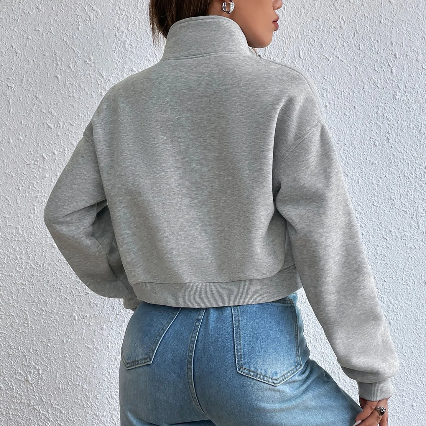 Chic Women's Zip-Up Crop Top Winnie for Stylish Activewear and Casual Fashion