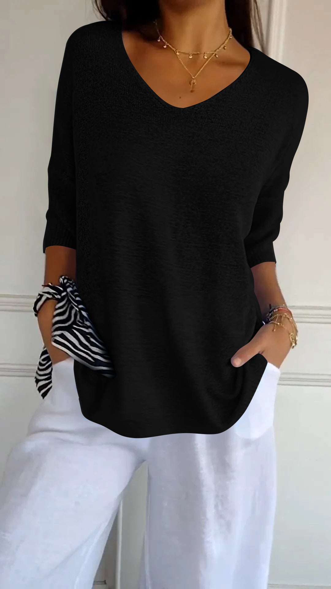 Trendy Loose V-Neck Top for Women with Elegant Casual Style