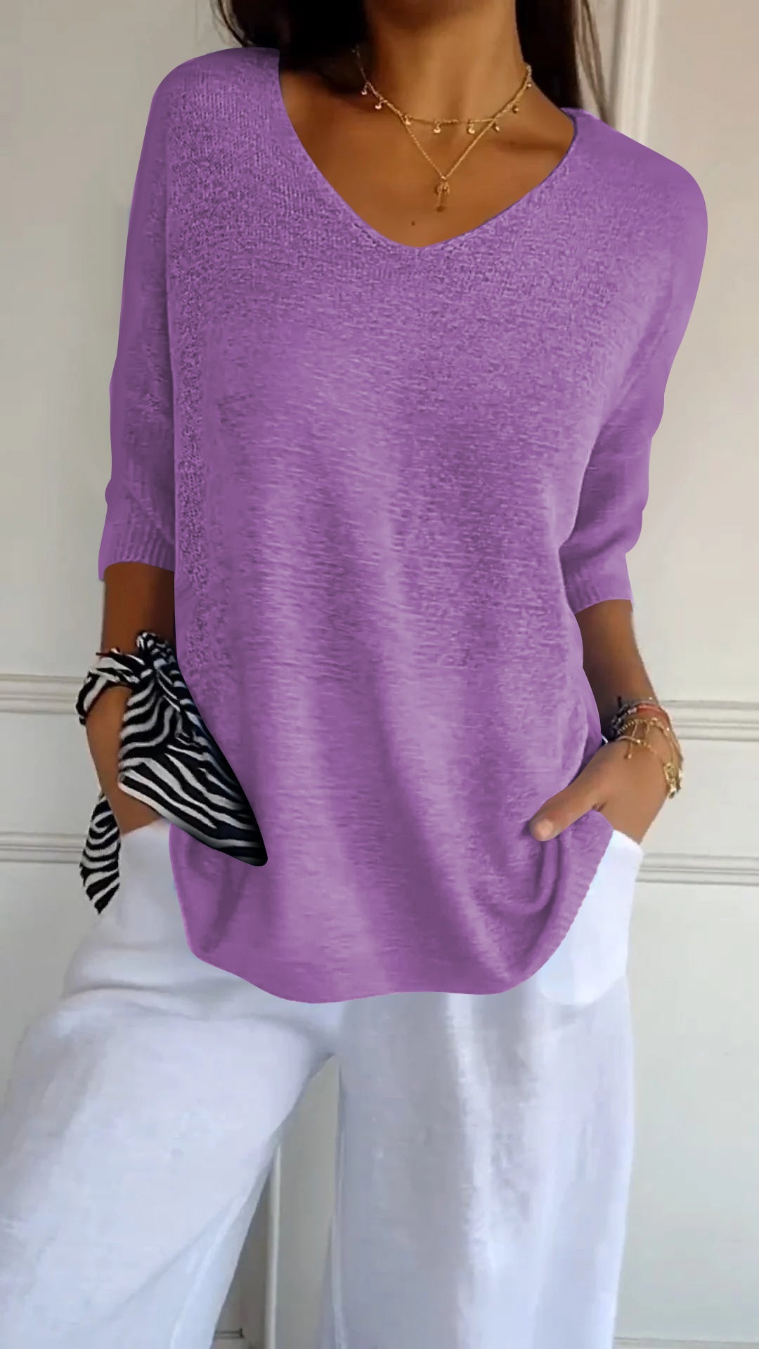Trendy Loose V-Neck Top for Women with Elegant Casual Style